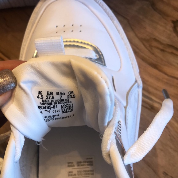 Brand new pumas worn twice 
Daughter gave to me. Just not my style but cute - Picture 5 of 5